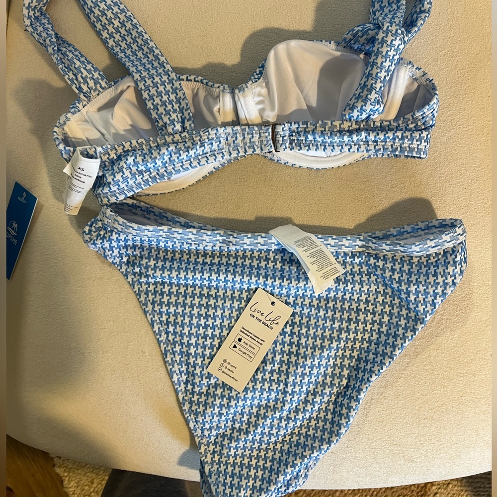 NWT CUPSHE Picnic in Positano Bikini Set- XS - Picture 6 of 7